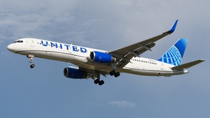 Photo of N41135 - Boeing 757-224 operated by United Airlines