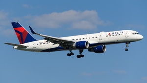 Photo of N717TW - Boeing 757-231 operated by Delta Air Lines