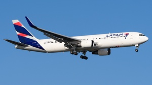 Photo of CC-CXF - Boeing 767-316(ER) operated by LATAM Airlines