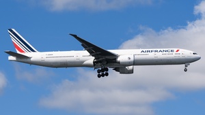 Photo with serial 32854 - Boeing 777-328(ER)
