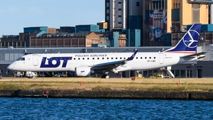 Photo of SP-LMC - Embraer ERJ-190STD operated by LOT Polish Airlines