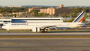 Boeing 777-328(ER)