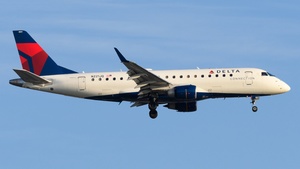 Photo of N221JQ - Embraer ERJ-175LR operated by Delta Connection (opb Republic Airways)