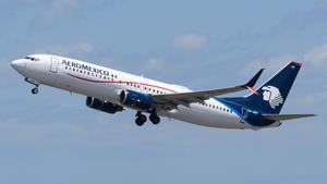 Boeing 737-852