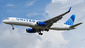 Photo of N19136 - Boeing 757-224 operated by United Airlines