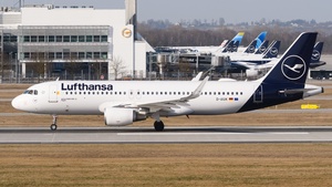 Photo of D-AIUK - Airbus A320-214 operated by Lufthansa