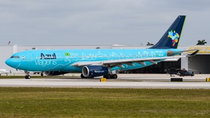 Photo of PR-AIU - Airbus A330-243 operated by Azul