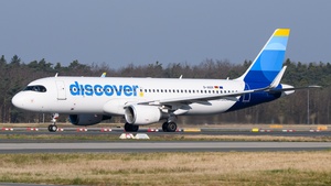 Photo of D-AIUV - Airbus A320-214 operated by Discover Airlines