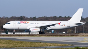 Photo of D-ANNE - Airbus A320-232 operated by LEAV Aviation