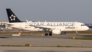 Photo of D-AIUA - Airbus A320-214 operated by Lufthansa