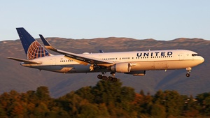 Photo of N663UA - Boeing 767-322(ER) operated by United Airlines