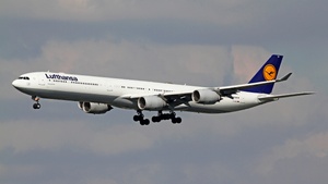 Photo of D-AIHU - Airbus A340-642 operated by Lufthansa