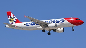 Photo of HB-IHY - Airbus A320-214 operated by Edelweiss Air