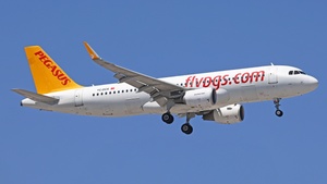 Photo of TC-DCE - Airbus A320-214 operated by Pegasus Airlines