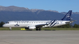 Photo of PH-EZX - Embraer ERJ-190STD operated by KLM Cityhopper