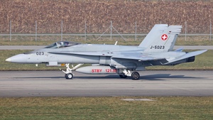 J-5023 - McDonnell Douglas F/A-18C Hornet