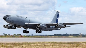 Photo of 982 - Boeing KC-135E Stratotanker operated by Chilean Air Force