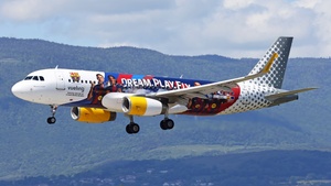 Photo of EC-MQE - Airbus A320-232 operated by Vueling