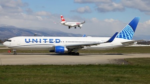 Photo of N642UA - Boeing 767-322(ER) operated by United Airlines