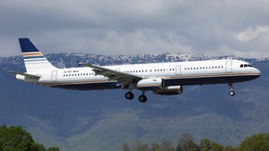 Photo of EC-OCT - Airbus A321-231 operated by Privilege Style