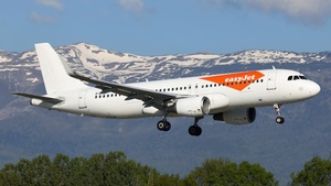 Photo with serial 6107 - Airbus A320-214