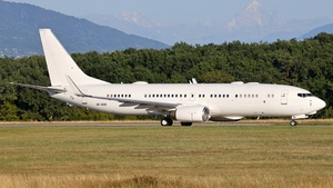 Photo of A6-AUH - Boeing 737-8EF(BBJ2) operated by United Arab Emirates Presidential Flight