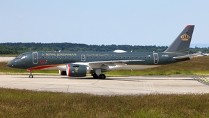 Photo of JY-REC - Embraer ERJ-190-E2 operated by Royal Jordanian Airlines