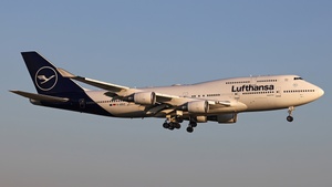 Photo of D-ABVZ - Boeing 747-430 operated by Lufthansa