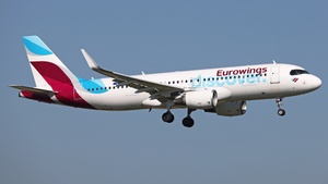 Photo of D-AIUQ - Airbus A320-214 operated by Eurowings Discover