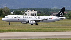Photo of TC-JRS - Airbus A321-231 operated by Turkish Airlines