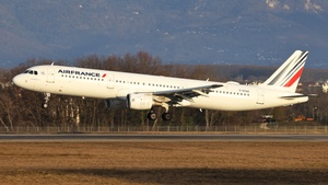 Photo of F-GTAZ - Airbus A321-212 operated by Air France