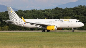 Photo of EC-LVT - Airbus A320-232 operated by Vueling