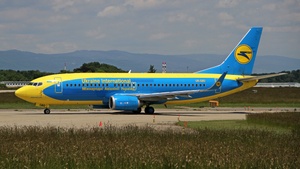 Photo of UR-GBD - Boeing 737-36Q operated by Ukraine International Airlines