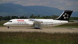 Photo of HB-IXR - British Aerospace Avro RJ100 operated by Swiss International Air Lines