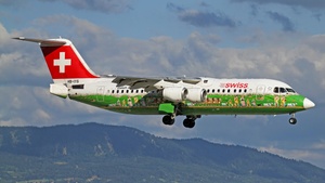Photo of HB-IYS - British Aerospace Avro RJ100 operated by Swiss International Air Lines