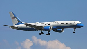 Photo of 09-0016 - Boeing C-32A operated by US Air Force