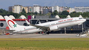 Photo of CN-ROE - Boeing 737-8B6 operated by Royal Air Maroc