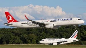 Photo of TC-JTG - Airbus A321-231 operated by Turkish Airlines