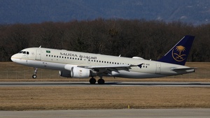Photo of HZ-ASE - Airbus A320-214 operated by Saudia