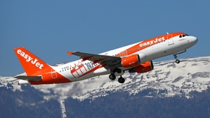 Photo of G-EZUC - Airbus A320-214 operated by easyJet
