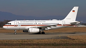 Photo of 15+01 - Airbus A319-133(CJ) operated by German Air Force