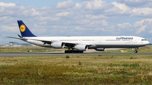 Photo of D-AIHW - Airbus A340-642 operated by Lufthansa