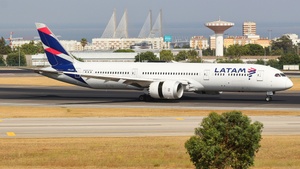 Photo of PS-LAA - Boeing 787-9 Dreamliner operated by LATAM Airlines Brasil