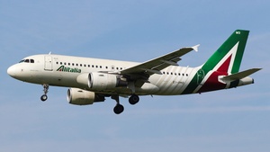 Photo of EI-IMD - Airbus A319-112 operated by Alitalia