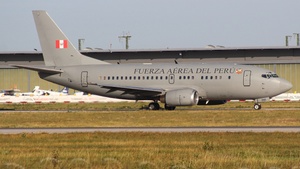 Photo of FAP356 - Boeing 737-528 operated by Peruvian Air Force