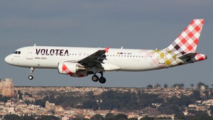 Photo of EC-NOY - Airbus A320-214 operated by Volotea
