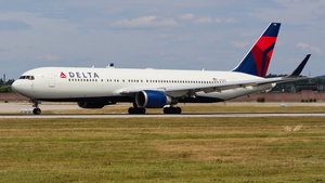 Photo of N171DZ - Boeing 767-332(ER) operated by Delta Air Lines