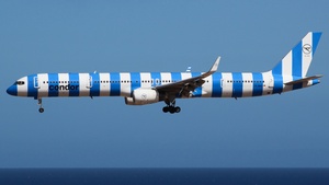 Photo of D-ABOI - Boeing 757-330 operated by Condor