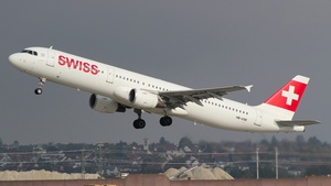 Photo of HB-IOM - Airbus A321-212 operated by Swiss International Air Lines