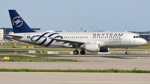 Photo of HZ-ASF - Airbus A320-214 operated by Saudia